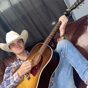 Meet your Posher, Adam